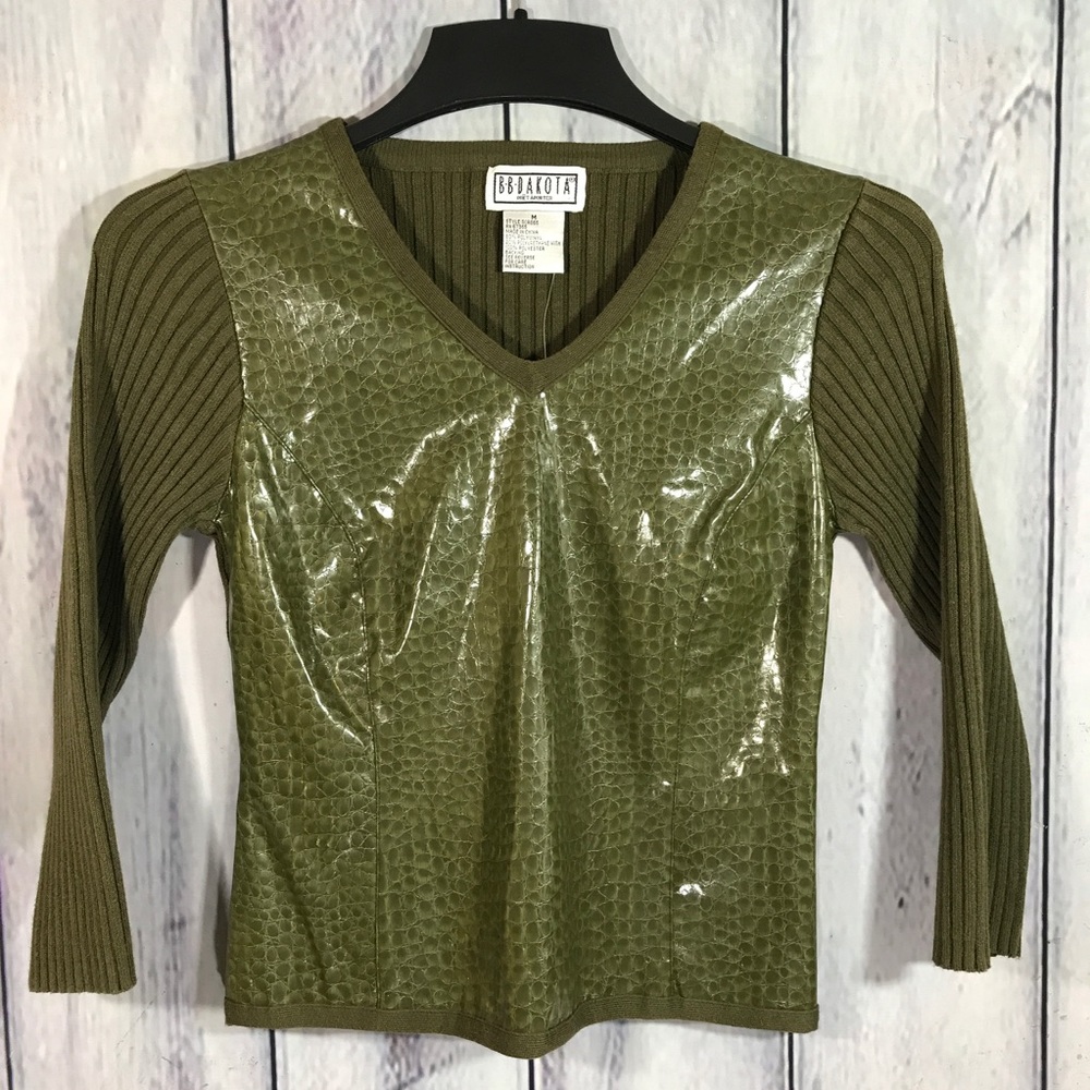 BB Dakota NWT Medium Sweater with Polyvinyl Front